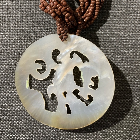 Shell pendant necklace - Picture 3 of 8